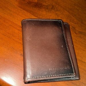 Perry Ellis Men's Leather Wallet